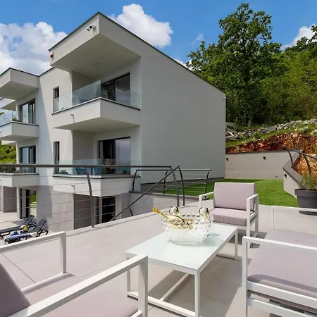 Lavinia Villa