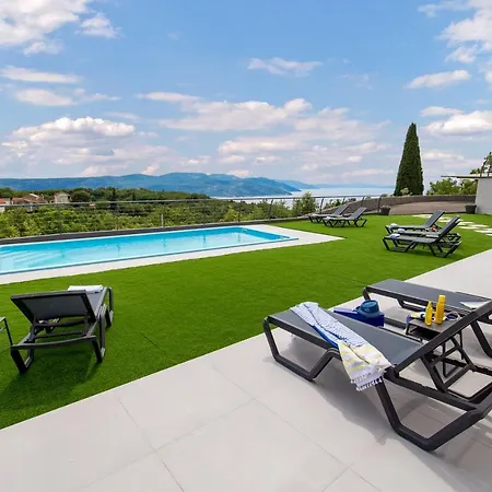 Lavinia Villa